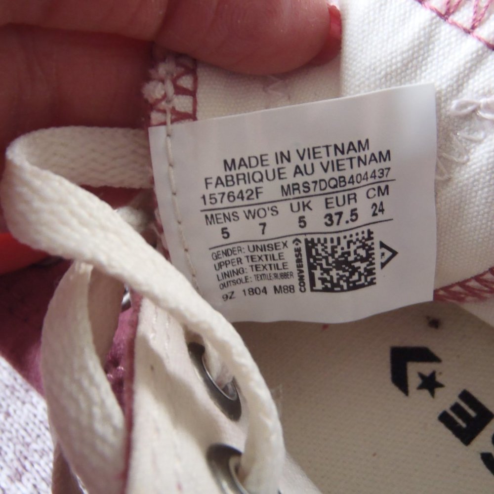 Converse Sneakers -  EUC - Picture 7 of 7